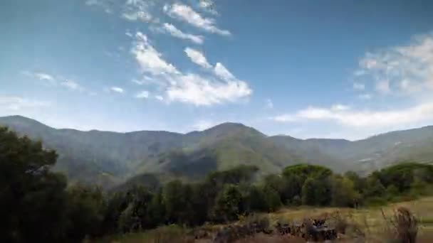 Loopable timelapse av moln som passerar över montseny — Stockvideo