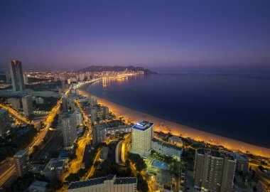 Sahil ve benidorm yüksek doğmak skyline