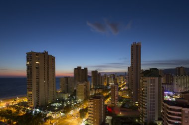 Sahil ve benidorm yüksek doğmak skyline