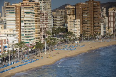 Sahil ve benidorm yüksek doğmak skyline