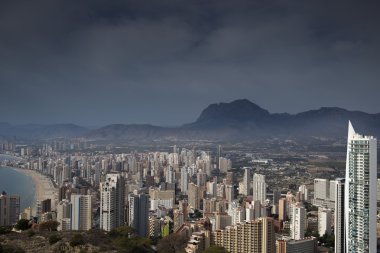 Sahil ve benidorm yüksek doğmak skyline