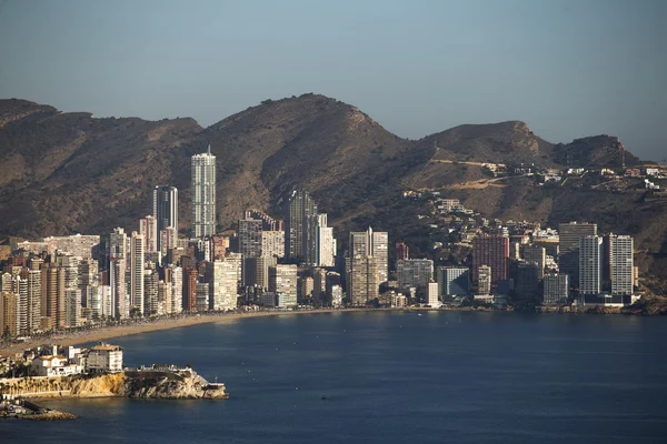 Sahil ve benidorm yüksek doğmak skyline — Stok fotoğraf