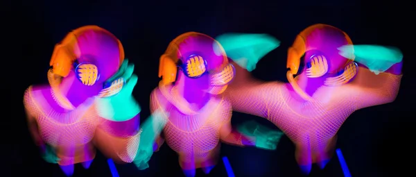 Sexig neon UV-glow dansare — Stockfoto