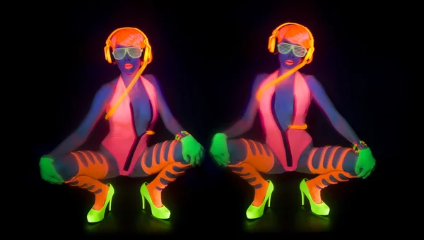 Sexy neon uv glühen tänzer — Stockfoto