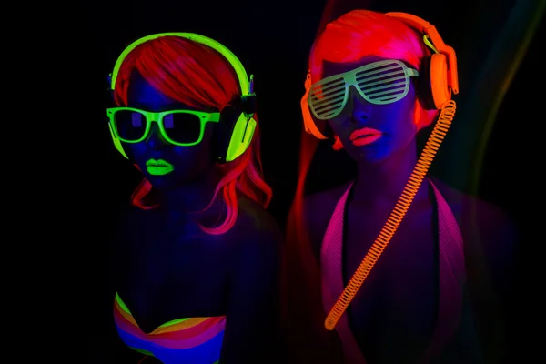 Kadın disko dansçılar