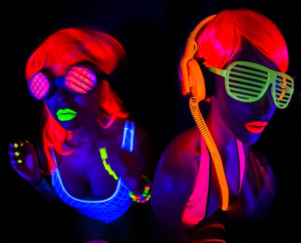 Kadın disko dansçılar