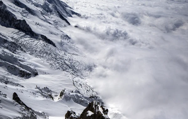 Mont blanc sobre as nuvens — Fotografia de Stock