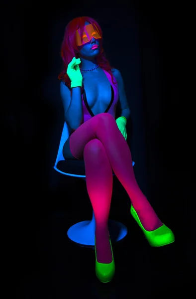 Sexy neon uv záře tanečnice — Stock fotografie