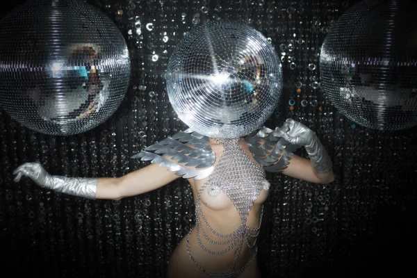 Superbe femme sexy tête discoball — Photo