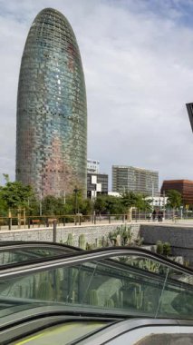 Barcelona 'daki Glories Metro İstasyonu' nun Zaman Çizelgesi ve dikey Ufuk Çizgisi