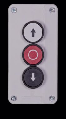 Kadın eli bir endüstriyel asansör aşağı düğmesine basıyor. 