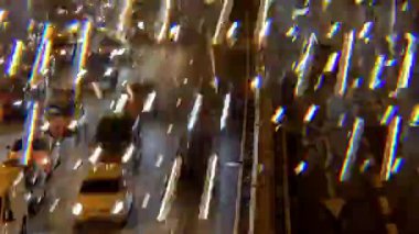 Akşamları yoğun saatlerde Barselona 'da bir otoyolda trafik vardı.