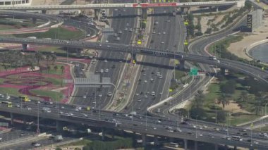 Dubai otoyollarının ve yapım aşamasındaki binaların zaman ayarlı görüntüsü