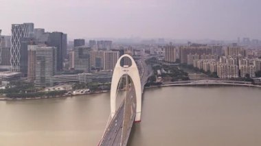 Guangzhou ve Pearl River 'ın muhteşem gökdelen gökdeleninin zaman çizelgesi, yüksek bir bakış açısından Çin