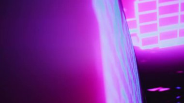 parlak neon soyut pikseller ve ekran