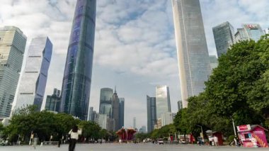 Guangzhou porselenlerinin muhteşem gökdelen gökdeleninin kamu meydanından zaman çizelgesi