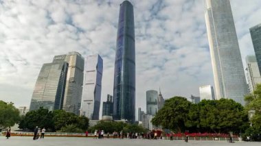 Guangzhou porselenlerinin muhteşem gökdelen gökdeleninin kamu meydanından zaman çizelgesi