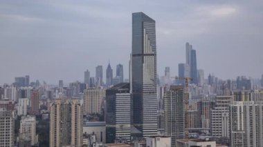 Guangzhou 'nun muhteşem gökdelen gökdeleninin zaman ayarlı görüntüsü, çok yüksek bir bakış açısından Çin