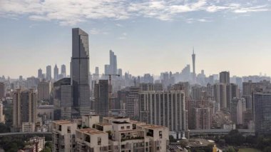 Guangzhou 'nun muhteşem gökdelen gökdeleninin zaman ayarlı görüntüsü, çok yüksek bir bakış açısından Çin