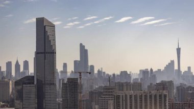 Guangzhou 'nun muhteşem gökdelen gökdeleninin zaman ayarlı görüntüsü, çok yüksek bir bakış açısından Çin