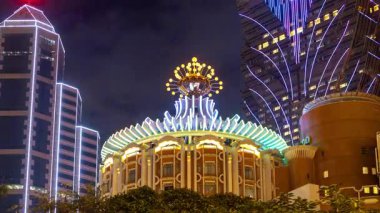 İnanılmaz Makao gökyüzünün zamanı gecenin yüksek bir noktasından yükseliyor.