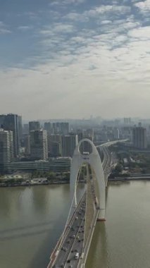 Guangzhou porselenlerinin muhteşem gökdelen ufuk çizgisinin dikey görüş açısının zamanlaması