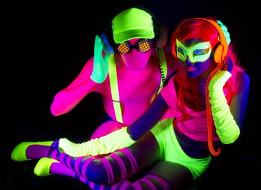 Seksi neon uv kızdırma dansçı 