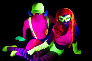 Seksi neon uv kızdırma dansçı 