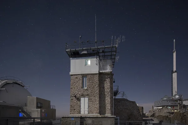 Pic du midi 山ピーク天文台、ピレネー山脈フランス — ストック写真