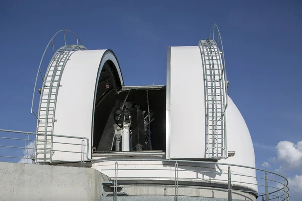 Пік дю Міді гірська пік обсерваторія, пір'я Франція — стокове фото