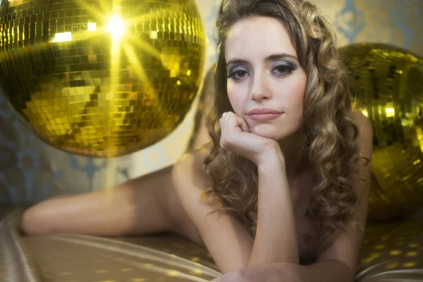 Impressionante sexy discoball cabeça mulher — Fotografia de Stock