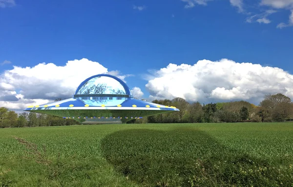 Ufo Fliegt Über Grüne Wiese — Stockfoto