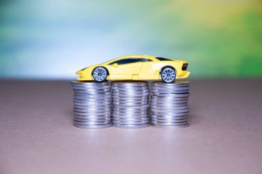 Finans ve araba kredisi, para, bozuk para, araba sigortası başvuru formu