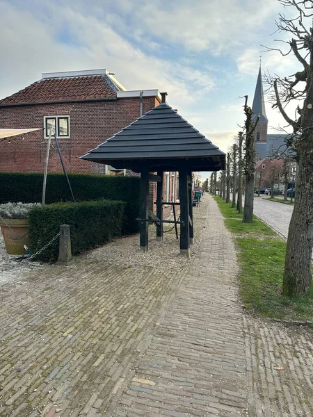 Arıların küçük köyü, Hollanda toynakları ahırı