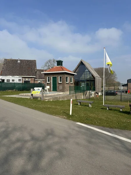 Benzin istasyonu de Neust, yeni bina