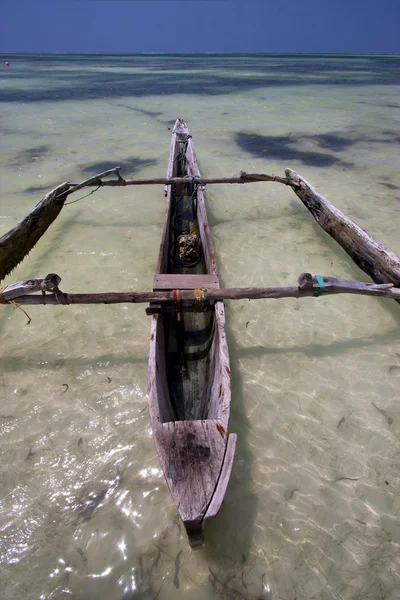 In laguna blu relax africa litorale barca pirague — Foto Stock