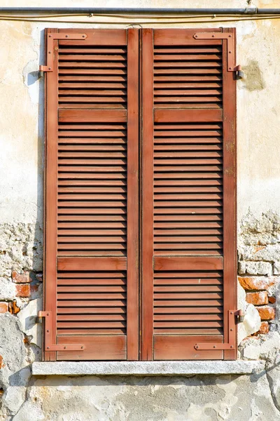 Red  varano   venetian blind in the concrete  brick — Stock Photo, Image