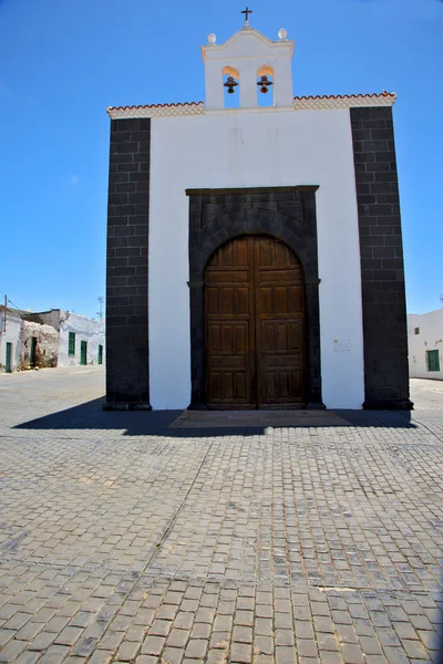 Bell tower lanzarote Spanien den gamla muren terrass kyrka i en — Stockfoto