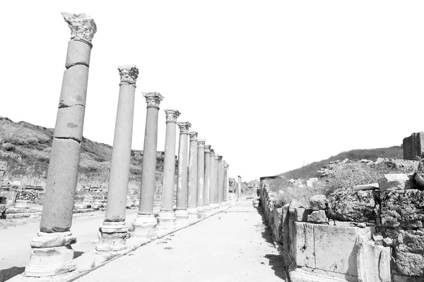 V perge staré stavby Asie Turecko sloupec a Romové — Stock fotografie
