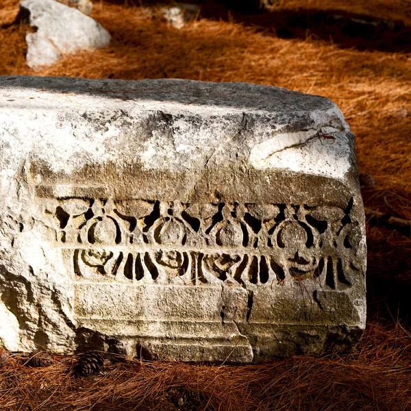 Παλιά ερειπωμένη στήλη και κατέστρεψε πέτρα στην Τουρκία ναός Φασηλίδα — Φωτογραφία Αρχείου