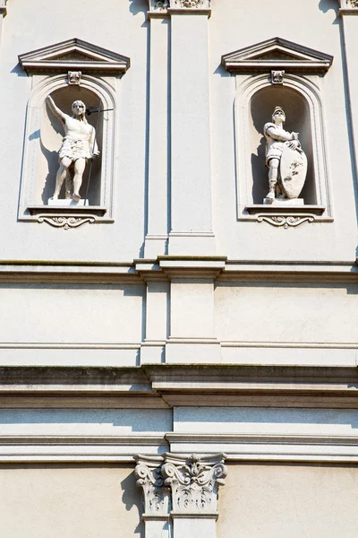Marmor in altem historischen Bau Italien Mailand und Statue — Stockfoto