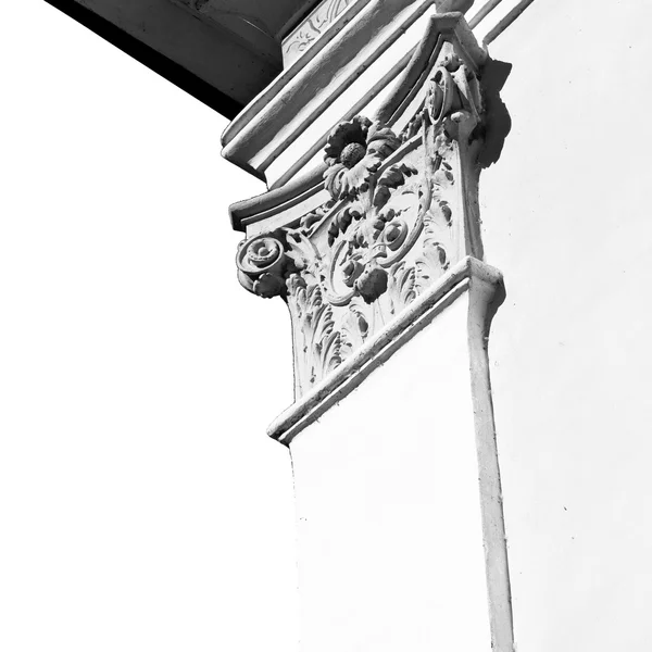 E tijolo de mármore branco abstrato coluna antiga — Fotografia de Stock