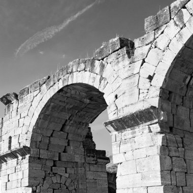 eski inşaat sütun ve Roma Tapınağı geçmiş pamukkal