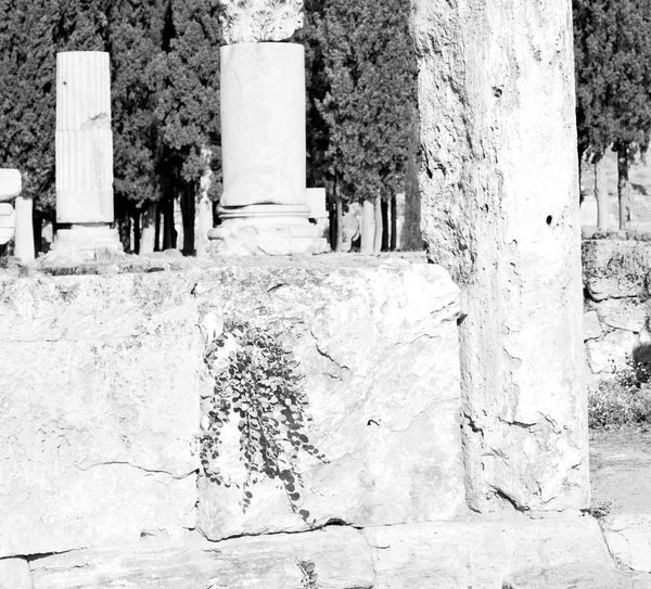 And the roman temple history pamukkale    old construction in as — Stock Photo, Image