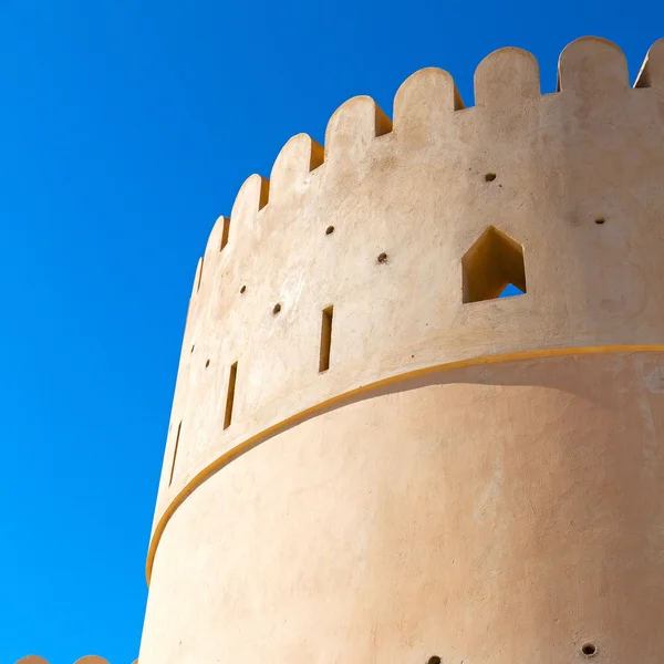 In oman muscat il vecchio forte difensivo battaglia cielo e st — Foto Stock