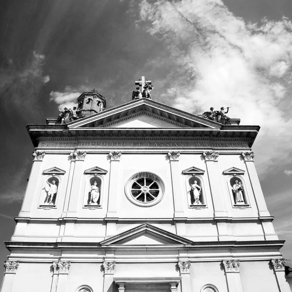 Heritage  old architecture in italy europe milan religion — Stock Photo, Image