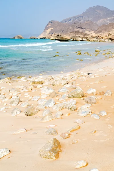 Koppla av i oman kusten beach — Stockfoto