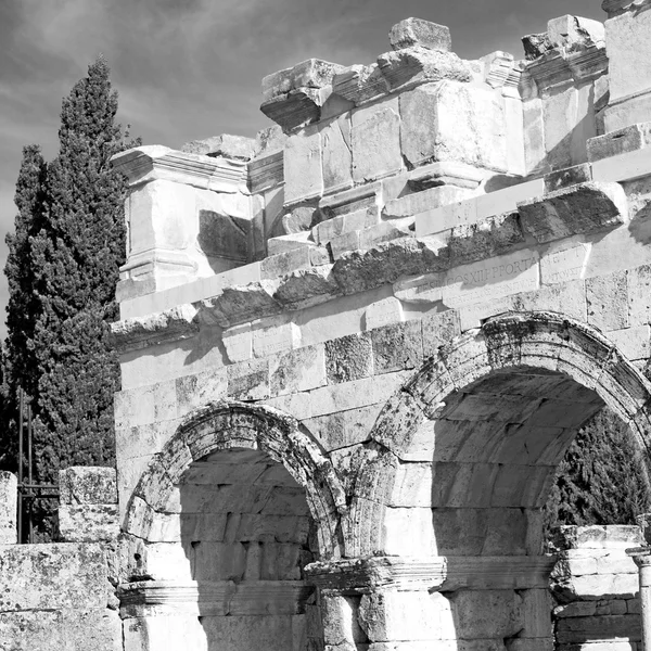 Stare Budownictwo kolumna i pamukkal historii rzymskiej świątyni — Zdjęcie stockowe