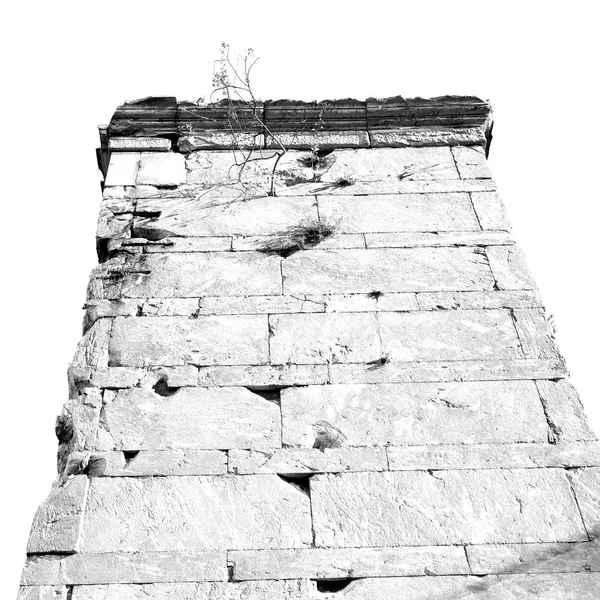 Old towert and marble brick in europe athens acropolis and sky — Stock Photo, Image