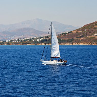 yelken hill ve Avrupa g yaz Beach'te kayalara yakınındaki